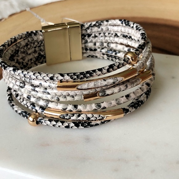 Snake 🐍 Print Bracelet - Picture 2 of 6